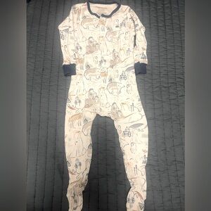 Magnetic Me Boys PJ
Onesie with footsies.
Size 9-12 months or -9-22 lbs